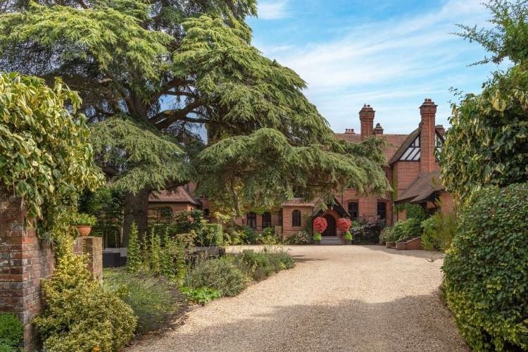 Careys Manor Hotel Brockenhurst, 2025 Wedding Feature: 'Marry Me Now'