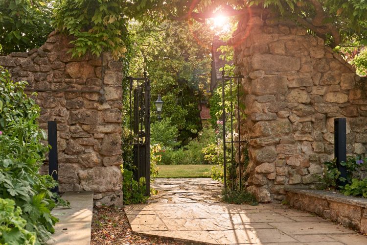 Montagu Arms exterior garden 