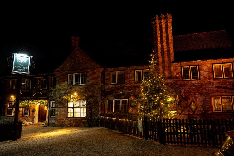 Montagu Arms front view with Christmas tree in foreground