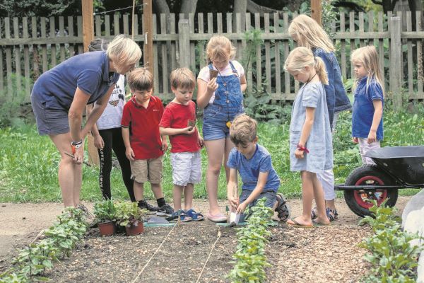 patricks patch - children watching 