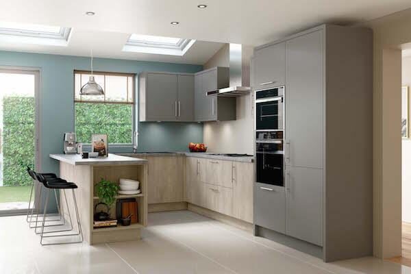 Linden Woodgrain kitchen at Crestwood of Lymington