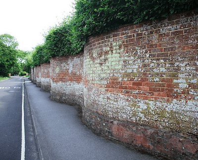 crinkle crankle wal in Lymington