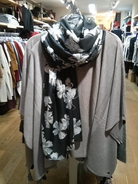 esprit-fashion-lymington-oct15-jacket-scarf.jpg - 132.37 kb